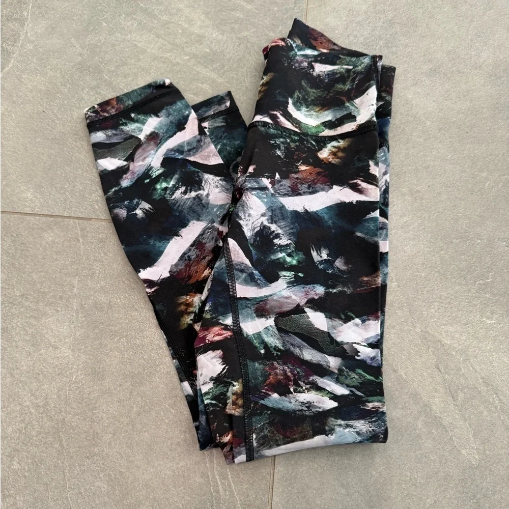 Lululemon Wunder Under glacier camo watercolor print 25 inch Legging size 4 - Picture 6 of 8